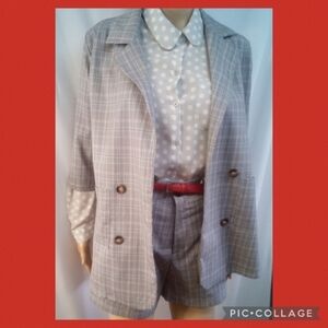 Gray plaid short suit.